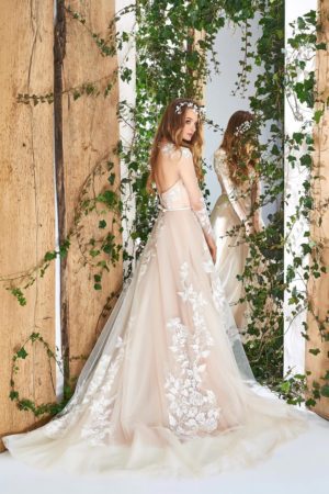 <span style="color: #000000;"><strong><a style="color: #000000;" href="https://stylnaya.ru/product_brand/papilio-wedding/">Papilio Wedding</a></strong></span><br>Платье свадебное 1835