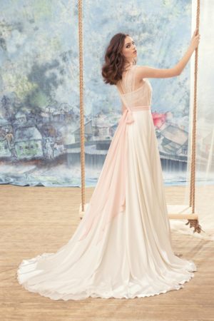 <span style="color: #000000;"><strong><a style="color: #000000;" href="https://stylnaya.ru/product_brand/papilio-wedding/">Papilio Wedding</a></strong></span><br>Платье свадебное 1700L Иволга