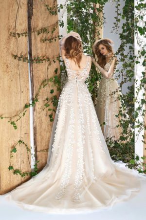 <span style="color: #000000;"><strong><a style="color: #000000;" href="https://stylnaya.ru/product_brand/papilio-wedding/">Papilio Wedding</a></strong></span><br>Платье свадебное 1818