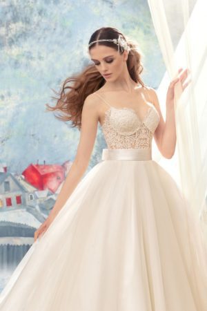 <span style="color: #000000;"><strong><a style="color: #000000;" href="https://stylnaya.ru/product_brand/papilio-wedding/">Papilio Wedding</a></strong></span><br>Платье свадебное 1723L Соловей