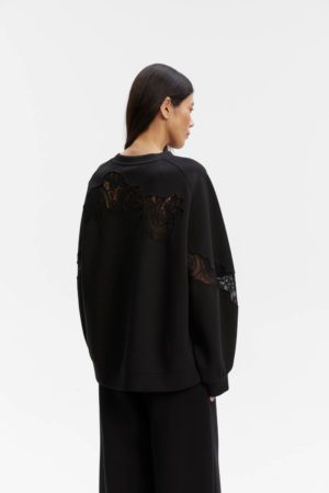 <span style="color: #000000;"><strong><a style="color: #000000;" href="https://stylnaya.ru/product_brand/m-reason/">M.REASON</a></strong></span><br> M.REASON Свитшот из хлопка с кружевом Артикул   9.11486.1.T2712.1 A2.26
