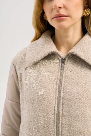 <span style="color: #000000;"><strong><a style="color: #000000;" href="https://stylnaya.ru/product_brand/alexander-bogdanov/">Alexander Bogdanov</a></strong></span><br>  Alexander Bogdanov Куртка «Радость встречи» Артикул 22-03-053