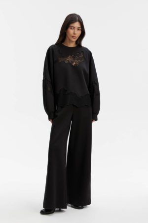 <span style="color: #000000;"><strong><a style="color: #000000;" href="https://stylnaya.ru/product_brand/m-reason/">M.REASON</a></strong></span><br> M.REASON Свитшот из хлопка с кружевом Артикул   9.11486.1.T2712.1 A2.26