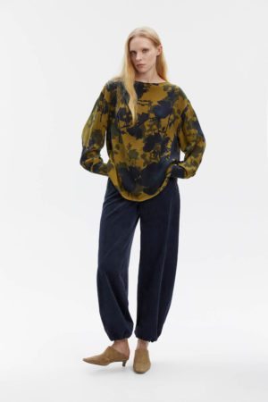 <span style="color: #000000;"><strong><a style="color: #000000;" href="https://stylnaya.ru/product_brand/m-reason/">M.REASON</a></strong></span><br>  M.REASON Блузка с цветочными принтом Артикул  13.11943.P2880.144 A2.26