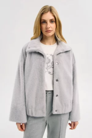 <span style="color: #000000;"><strong><a style="color: #000000;" href="https://stylnaya.ru/product_brand/alexander-bogdanov/">Alexander Bogdanov</a></strong></span><br>  Alexander Bogdanov Куртка "Теплый сад" Артикул 22-02-044