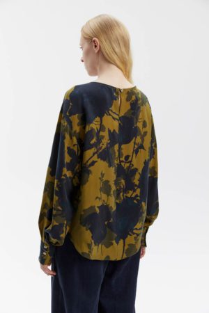<span style="color: #000000;"><strong><a style="color: #000000;" href="https://stylnaya.ru/product_brand/m-reason/">M.REASON</a></strong></span><br>  M.REASON Блузка с цветочными принтом Артикул  13.11943.P2880.144 A2.26