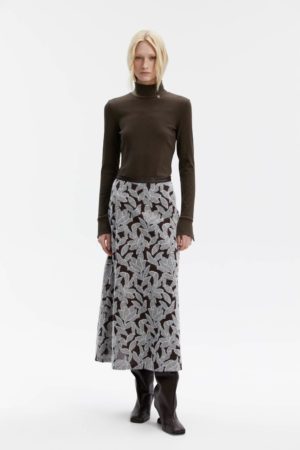 <span style="color: #000000;"><strong><a style="color: #000000;" href="https://stylnaya.ru/product_brand/m-reason/">M.REASON</a></strong></span><br> M.REASON Юбка миди с ажурной вышивкой Артикул   2.11821.P2837.26 A1.26