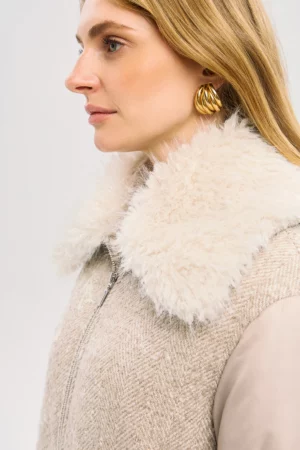 <span style="color: #000000;"><strong><a style="color: #000000;" href="https://stylnaya.ru/product_brand/alexander-bogdanov/">Alexander Bogdanov</a></strong></span><br>  Alexander Bogdanov Куртка «Радость встречи» Артикул 22-03-053