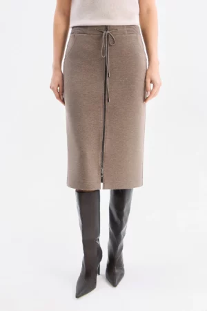 <span style="color: #000000;"><strong><a style="color: #000000;" href="https://stylnaya.ru/product_brand/alexander-bogdanov/">Alexander Bogdanov</a></strong></span><br>  Alexander Bogdanov Юбка "Полутон тепла" Артикул 22-04-084