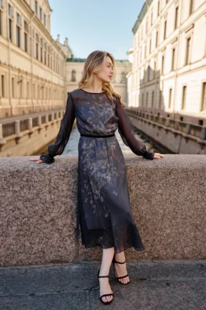 <span style="color: #000000;"><strong><a style="color: #000000;" href="https://stylnaya.ru/product_brand/alexander-bogdanov/">Alexander Bogdanov</a></strong></span><br>  Alexander Bogdanov Платье "Лепестки истории" Артикул 22-01-013