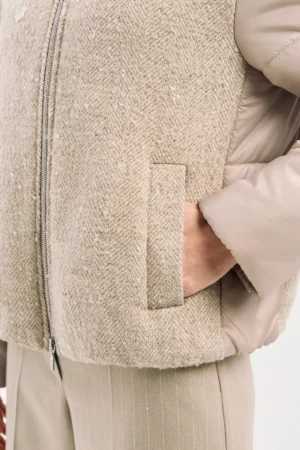 <span style="color: #000000;"><strong><a style="color: #000000;" href="https://stylnaya.ru/product_brand/alexander-bogdanov/">Alexander Bogdanov</a></strong></span><br>  Alexander Bogdanov Куртка «Радость встречи» Артикул 22-03-053