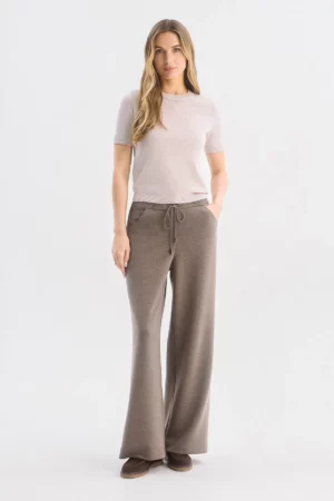 <span style="color: #000000;"><strong><a style="color: #000000;" href="https://stylnaya.ru/product_brand/alexander-bogdanov/">Alexander Bogdanov</a></strong></span><br>  Alexander Bogdanov Джемпер «Сияние безупречности» Артикул 22-04-081